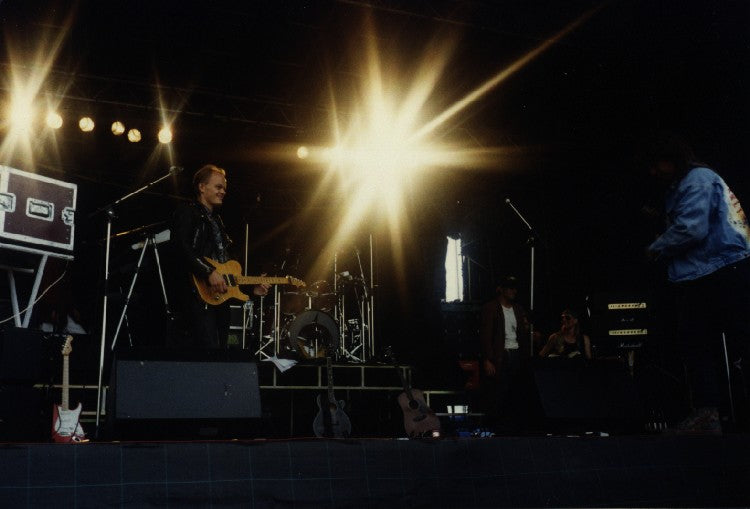 Lars H.U.G. ved Open Air på Tangkrogen i Århus, 16. juni 1990. Foto: Lars Skau m.fl. © 1990.